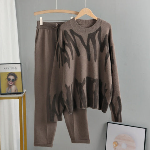kamahe Billie Sweater + Pants Suit